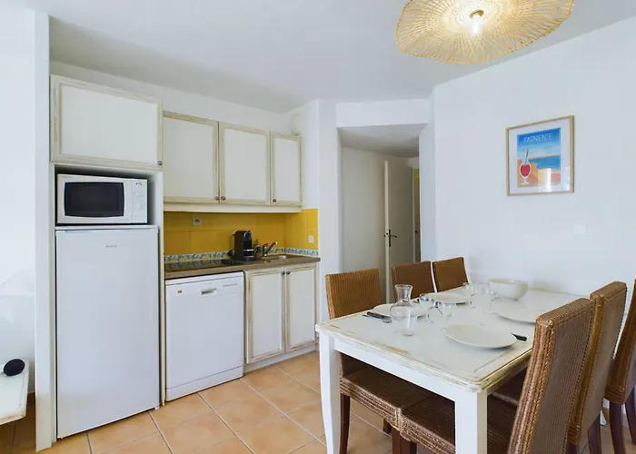 450m De La Plage, En Pour 4 Apartment